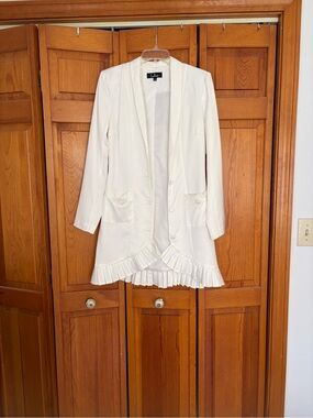 Lulu’s White Pleated Blazer